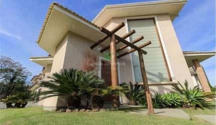 Imperdível oportunidade: Casa à venda em Porto Alegre-RS, Teresópolis, 3 quartos, 3 suítes, 2 salas, 6 banheiros, 7 vagas, 297m².