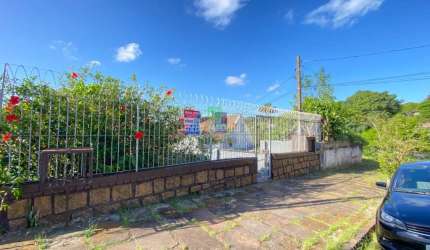 Casa Espaçosa à Venda em Porto Alegre-RS, Bairro Cascata: 3 Quartos, 2 Salas, 2 Banheiros, 160m² de Área!