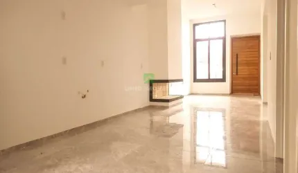 Casa Térrea 3 Dorm, Suíte, Pátio, 2 Vagas, lareira