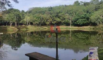 Terreno à venda no Condomínio Salto das Bananeiras.