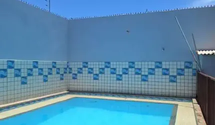 LINDA CASA A VENDA NO PARQUE LAGOA DOURADA.