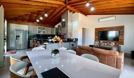 Casa a venda no condomínio Horto Florestal em Maringá.