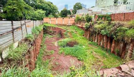 Terreno a venda no bairro Zona 07