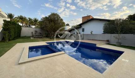 Casa no Alphaville Campinas, em frente a área de lazer, com piscina aquecida codigo: 73885