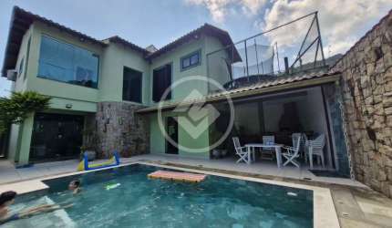AMPLO SOBRADO UMA QUADRA DA PRAIA GUAIUBA GUARUJÁ SP codigo: 108771