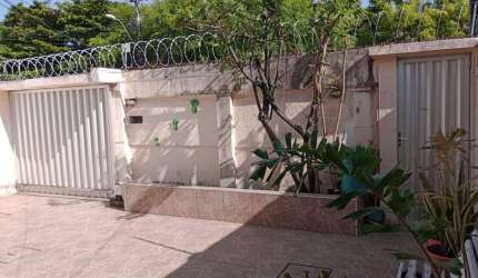 Casa a venda na Cidade dos Funcionários ao lado da Igreja da Glória. 5 quartos 3