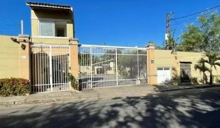 Casa plana de condomínio de 82m² com 2 quartos, sendo 2 suítes, na Lagoa Redonda