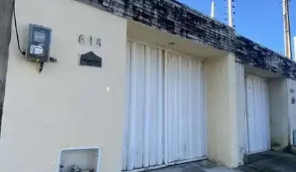 CASA DUPLEX COM 03 QUARTOS E 03 SUÍTES, VAGA PARA 03 VEÍCULOS - EUSÉBIO - URUCUN