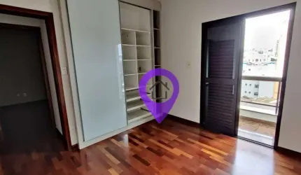 Apartamento de 150m² à venda no Edifício Veneza, centro de Pouso Alegre. 3 dormitórios, 1 suíte, vaga coberta e lazer completo.
