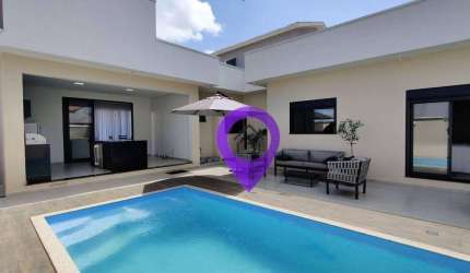 Casa a venda 220m² em Pouso Alegre com 3 dormitórios e suíte espaçosa. Destaques: cozinha gourmet, piscina e excelente