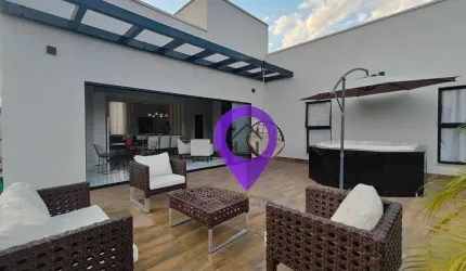 Casa de 221m² em terreno de 600m² no Gran Royalle, Pouso Alegre. 3 dormitórios (1 suíte com closet), área gourmet com jacuzzi e 2 vagas