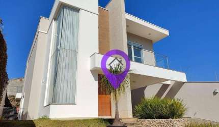 Casa de 266m² em Colinas de Santa Bárbara, Pouso Alegre. 3 dormitórios, sendo 1 suíte com closet, área de lazer completa