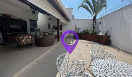 Casa de 250m² em terreno de 300m² no Santa Rita II, Pouso Alegre. 3 dormitórios (1 suíte master com hidromassagem), 4 vagas e área de lazer completa
