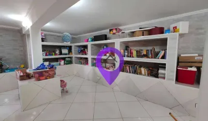 Casa de 281m² em Pouso Alegre/MG com 3 dormitórios, suíte máster, piscina e área gourmet. Localização privilegiada próximo à avenida gastronômica.