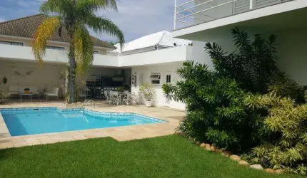 CASA DE ALTO PADRÃO NO CONDOMÍNIO CRYSTAL LAKE