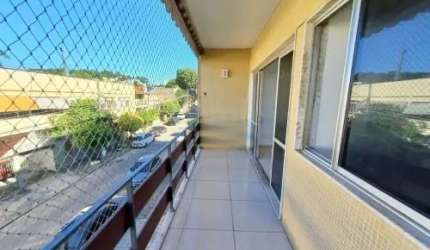 Apartamento reformado próximo da Praia da Bica