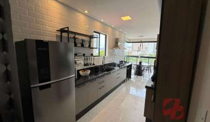 Lindo apartamento mobiliado na Meia Praia para locação Anual