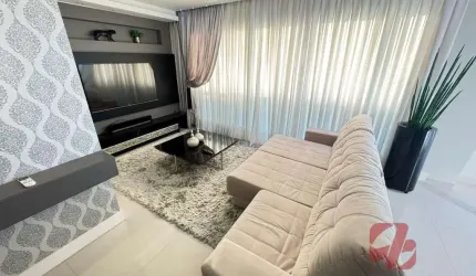Descubra o privilégio de viver no La Lumière, um empreendimento de alto padrão no bairro Meia Praia, em Itapema. Este apartamento diferenciado oferece 206m² de área útil, ambientes amplos e acabamento