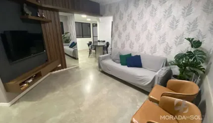Apartamento com ótima localização na meia praia