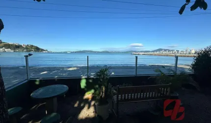 Apartamento Frente mar no Centro em  -  Itapema