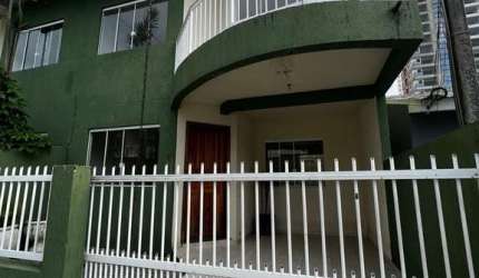 Casa Sobrado em Meia Praia  -  Itapema