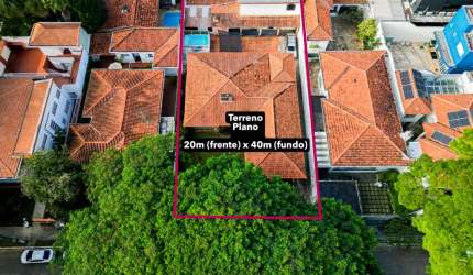 Funcional casa tipo para venda com 5 quartos, sendo 3 suítes, 300m²