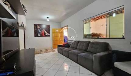 Casa com 3 quartos à venda na Rua 29, Recanto do Sol, Anápolis, 153 m2 por R$ 400.000