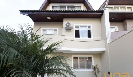 Sobrado em SANTA FELICIDADE com 235,61 m²