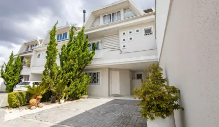 Sobrado com 190m² no Bacacheri