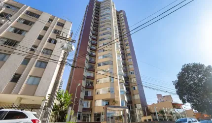 Apartamento com 4 quartos no Cabral, próximo UFPR