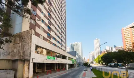 Loja com 710.39 m² no Água Verde