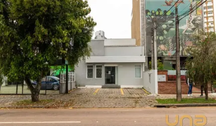 Casa com 300 m² no Batel