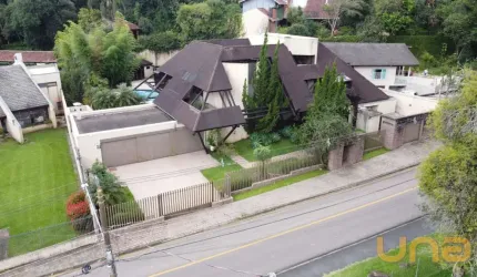 CASA COM 5 QUARTOS - ÁREA TOTAL 863,68 m² - SÃO LOURENÇO - REF