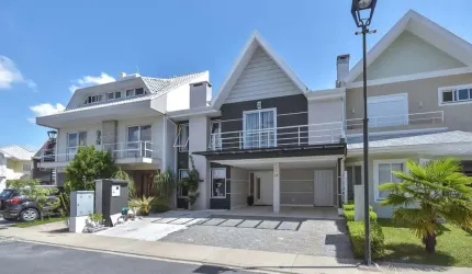 Casa Residencial no Uberaba de 350,00m² com 6 quartos - Condom