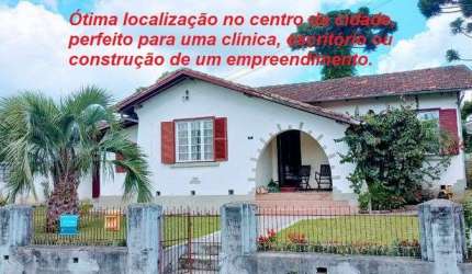 Casa com 323 m² - Terreno com 1057 m² - Centro - Campo Alegre - SC