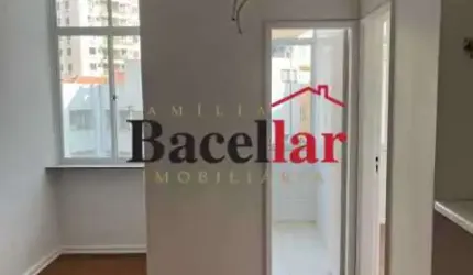Apartamento com 1 quarto à venda na Rua Teixeira Soares, Praça da Bandeira, Rio de Janeiro, 40 m2 por R$ 240.000