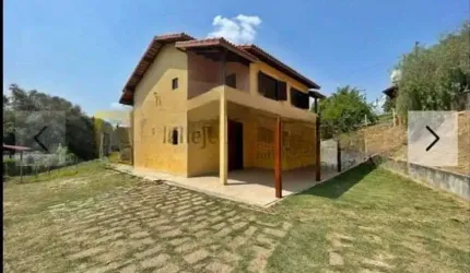 3 Suítes Enormes em Excelente Casa de Condomínio Fechado !!! Oportunidade