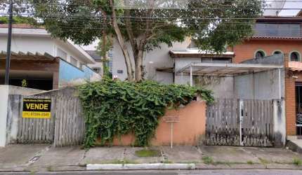 Casa Semi-Térrea com 2 dormitórios sala 5 vagas amplo quintal localizada no Klabin, região nobre do Jardim da Glória e Vila Mariana