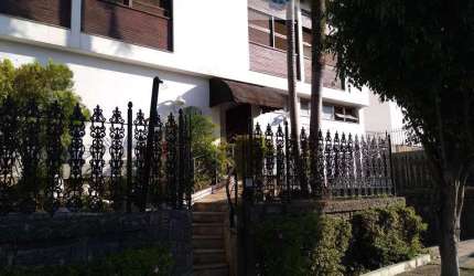 Casa com 5 dormitórios, sendo 2 suítes e 1 escritório