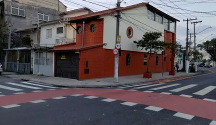 Casa no Ipiranga / Vila Monumento, toda reformada, muito bem conservada, com 3 dormitórios, 1 suíte, sala, cozinha americana, churrasqueira, 1 vaga