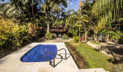 Casa Rustica Octogonal para alugar, R$ 7.900/mês - Praia do Estaleiro - Balneário Camboriú/SC