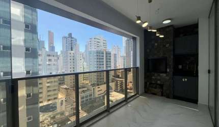 Locação Anual: Apartamento com 4 suítes, semi mobiliado e 2 vagas no Bairro Pioneiros - Balneário Camboriú/SC