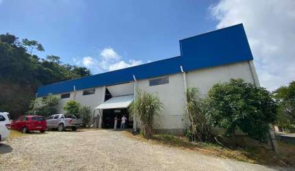 Aluguel Anual: Galpão Comercial com 870² e pátio - Bairro São Francisco de Assis em Camboriú