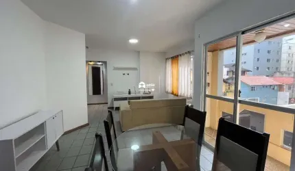 Aluguel anual: Apartamento de 2 quartos a quadra mar em Balneário Camboriú