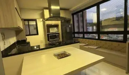 Aluguel anual: Apartamento de 2 suítes semi mobiliado em Balneário Camboriú.