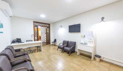 Aconchegante sobrado para venda com 4 quartos, sendo 4 suítes, 411m²