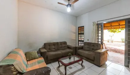 Agradável casa tipo para venda com 4 quartos, sendo 2 suítes, 322m²