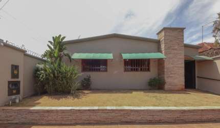 Sensacional casa tipo para venda com 2 quartos, sendo 2 suítes, 272m²