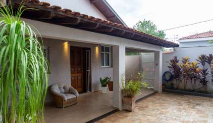 Elegante casa de vila para venda com 3 quartos, sendo 1 suíte, 220m²