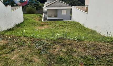 Terreno à Venda no condomínio Terras de Genova - lote em declive.